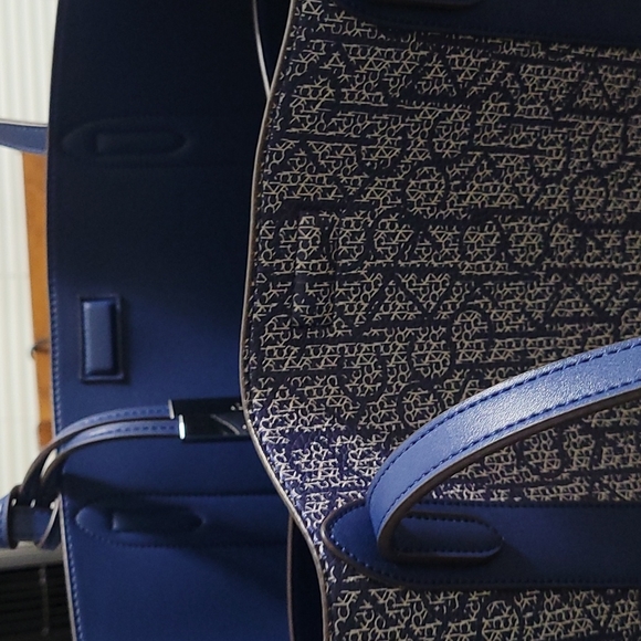 Purse - Picture 2 of 2